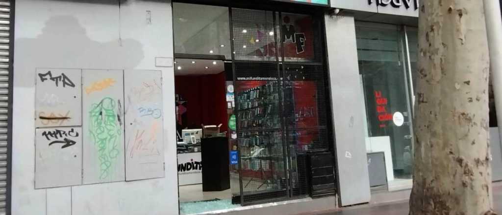 Millonario robo en un local de celulares en pleno Centro