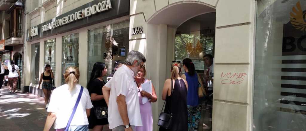 Colapsaron las cloacas en la Bolsa de Comercio