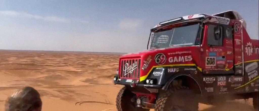 Video: murió un espectador del Dakar tras ser atropellado por un camión