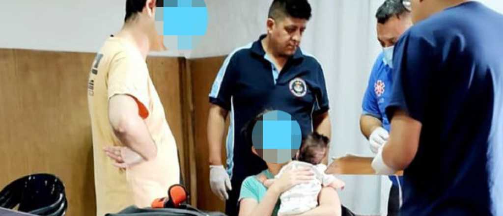 Héroes: bomberos le salvaron la vida a una bebé que se había ahogado