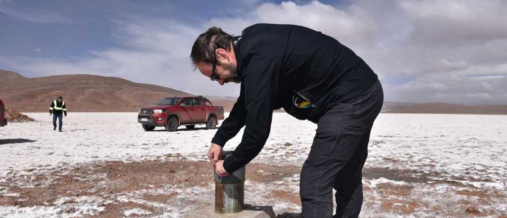 Minería: raro hallazgo de agua dulce en un salar de Salta