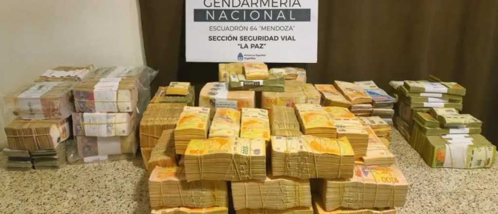 Viajaba con millones escondidos en un camión y fue descubierto en La Paz