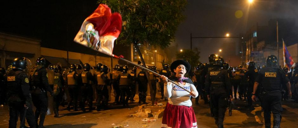 El Parlamento peruano rechaza adelantar las elecciones para fin de año