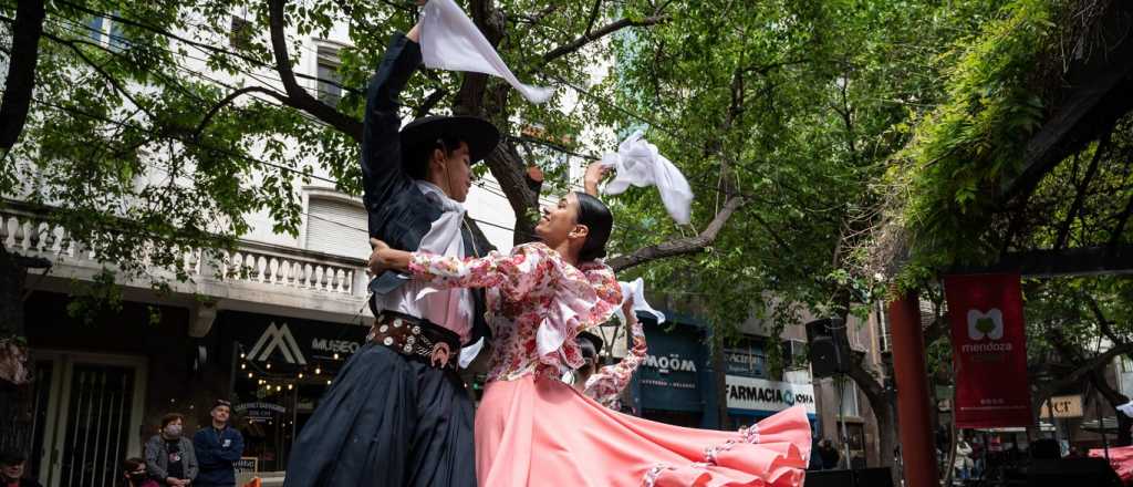 Sábados sorprendentes y un especial de Vendimia en la Peatonal