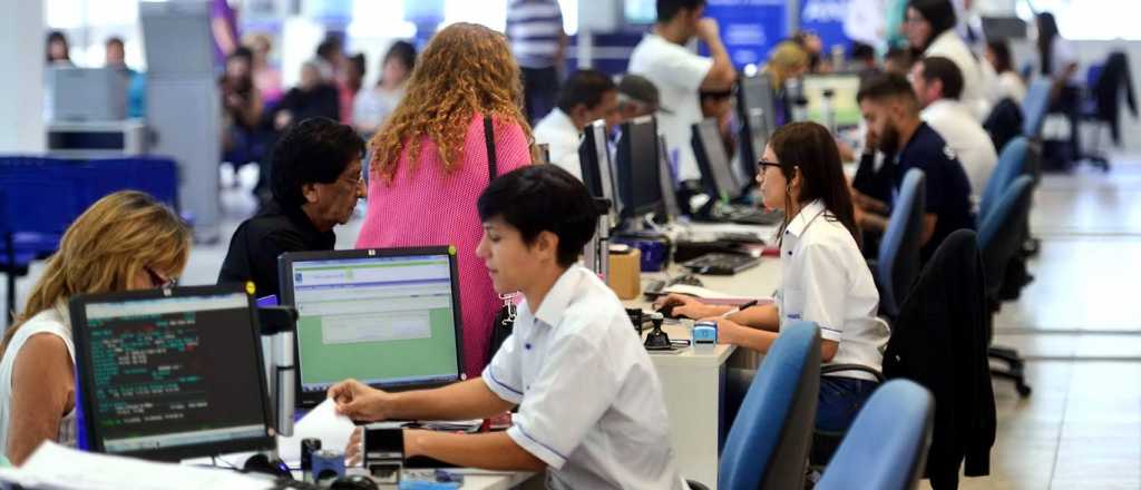 El viernes 28 cobrarán con aumento los estatales mendocinos