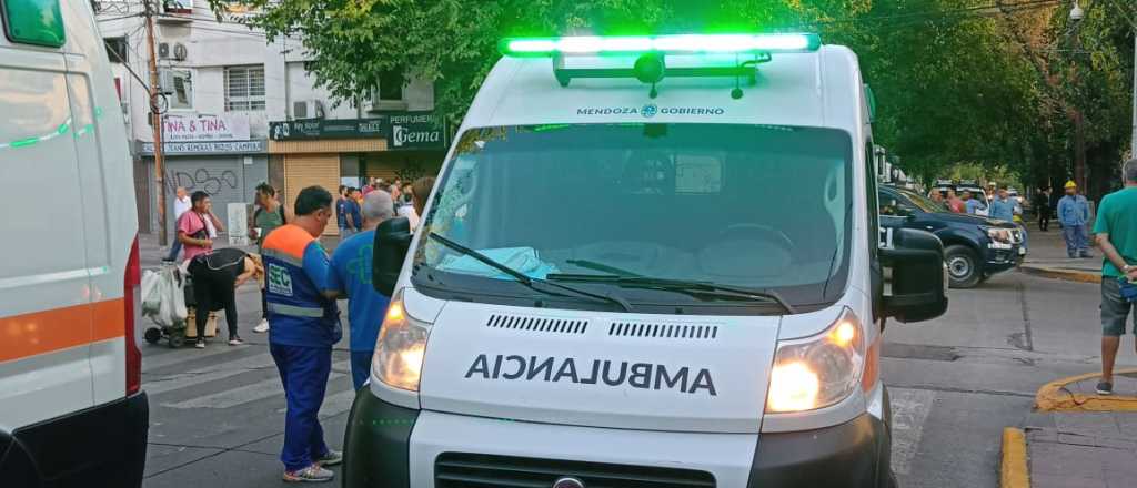 Lo apuñalaron y está internado en el Hospital Central