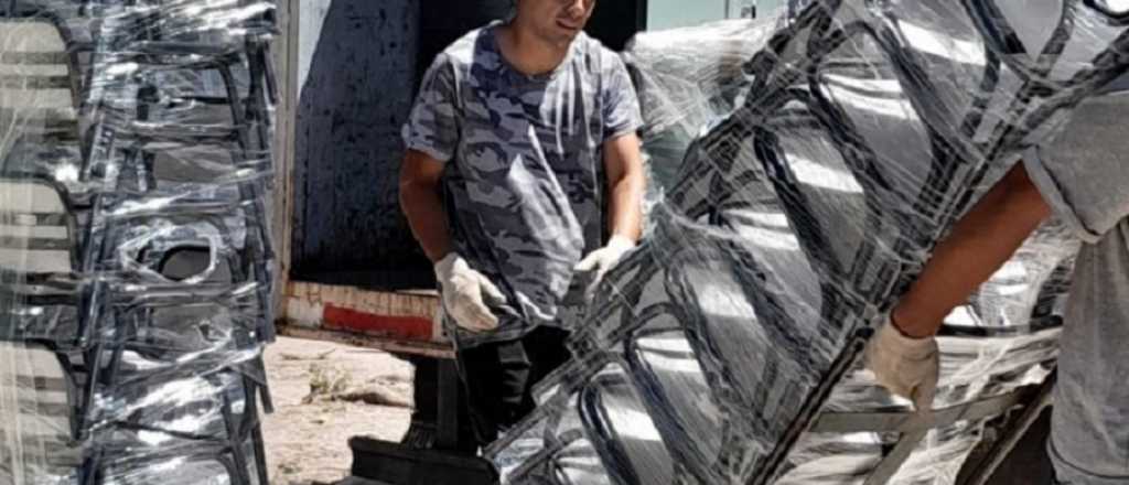 Alumnos de escuelas del Valle de Uco tendrán sillas y mesas nuevas