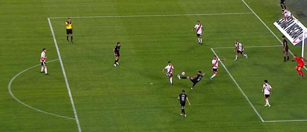 Video: polémica porque el VAR le anuló dos goles a Argentinos