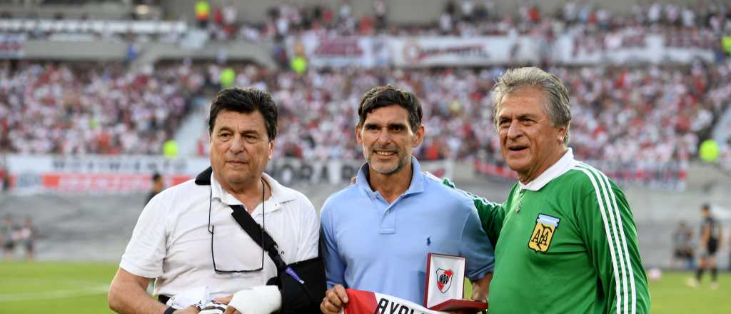 Video: frío recibimiento a Pasarella en su regreso al Monumental