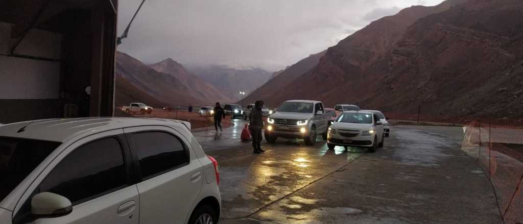 Pese a la lluvia, sigue habilitado el Paso a Chile y casi sin demoras