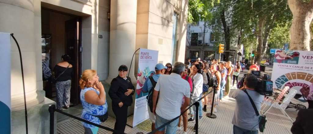 Furor por las entradas para el Acto Central y sus repeticiones