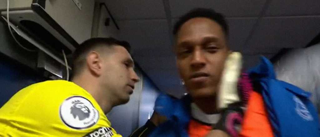 El saludo del Dibu y Yerry Mina que recordó el "mirá que te como"