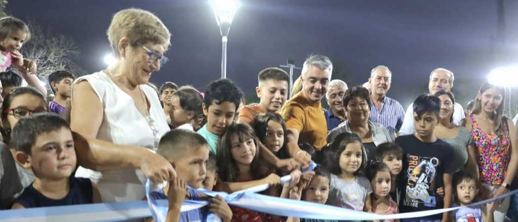 Luján reinauguró la plaza del Barrio Loyola