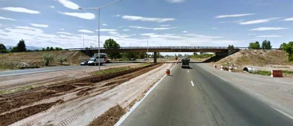 Violento asalto a una pareja que se le rompió el auto en el acceso Este 