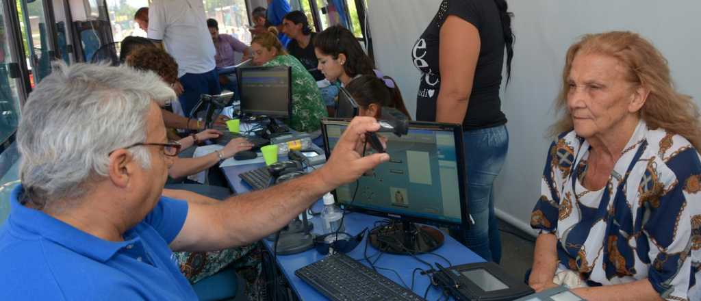 Instalan un móvil en Ciudad para tramitar el DNI en el día: cómo hacerlo