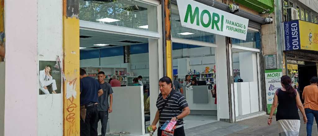 Millonario robo de boqueteros en una farmacia del Centro