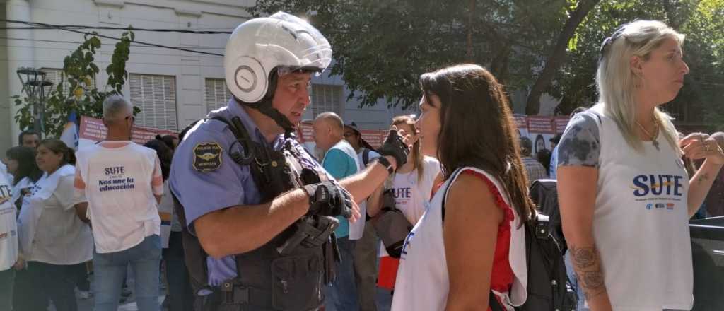 El Sute protestó frente a la Legislatura