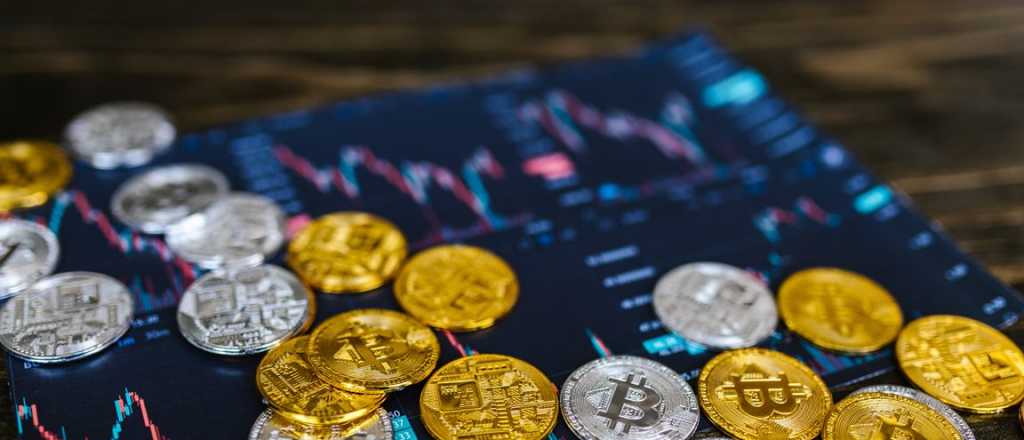 Bitcoin aguanta en medio de cierres bancarios y  criptodólares en crisis