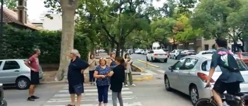 Camiones con agua para vecinos de la Quinta Sección que están sin servicio