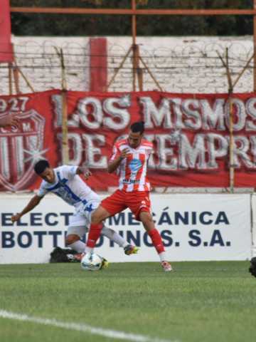 San Martín jugó mal y no pudo con Ferro de La Pampa