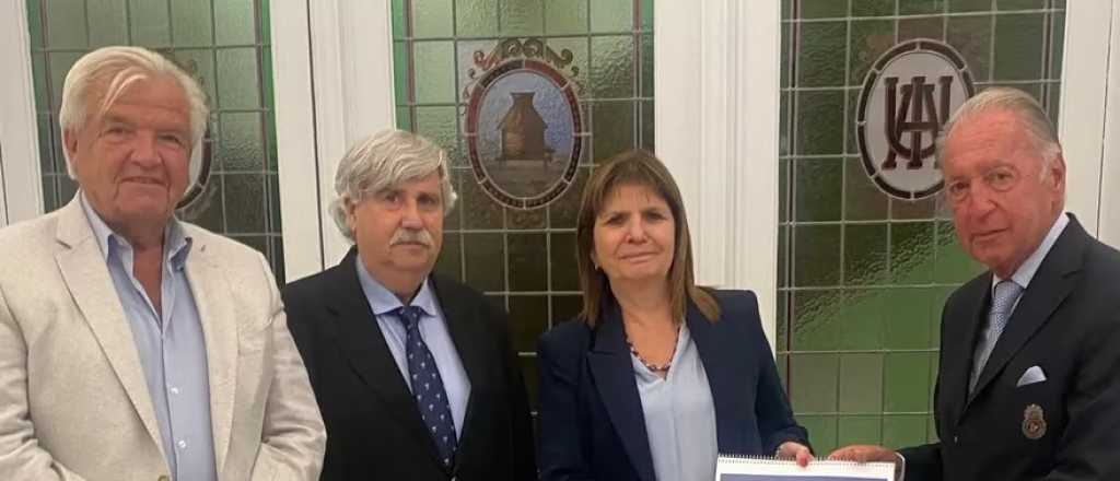 Luego del anuncio de Macri, Bullrich se reunió con empresarios