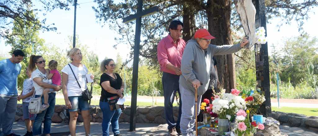 En plena crisis, católicos mendocinos se aferran a la fe en Viernes Santo