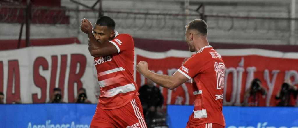 River goleó a Huracán y se afianza en lo más alto de la tabla