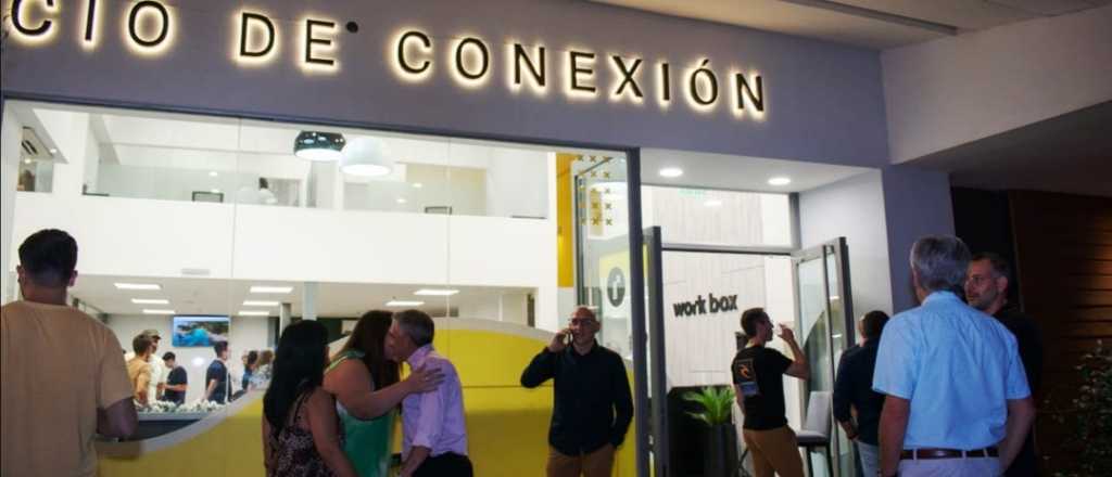 Ahorrar en oficinas: abrió un gran espacio de coworking en Guaymallén