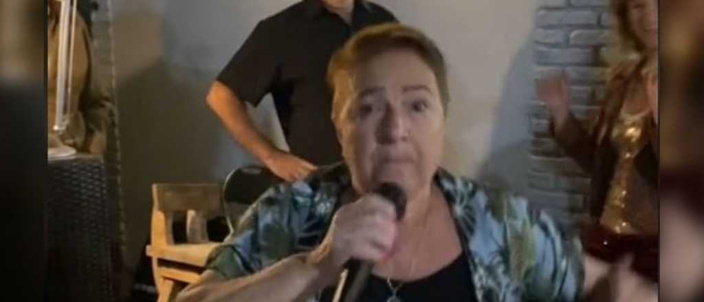 Video: la abuela rapera revolucionó una ciudad con su canción