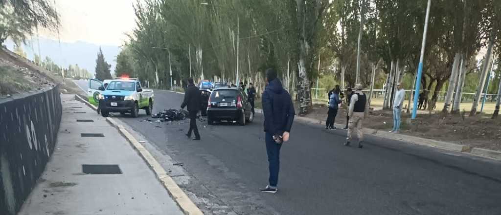 Un motociclista chocó de frente contra un auto y murió en Maipú