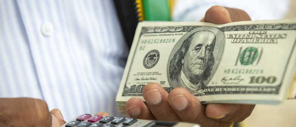 El dólar blue subió y cerró la semana a $1.225