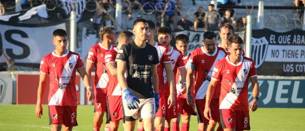 Maipú igualó con Estudiantes de Caseros y es líder junto a Chacarita