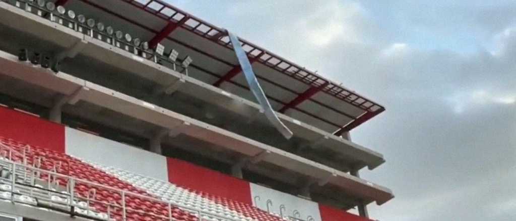 Se voló parte del estadio de Unión y se suspendió el partido con Lanús