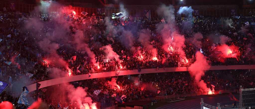 Videos: locura total en Nápoles, con Maradona siempre presente