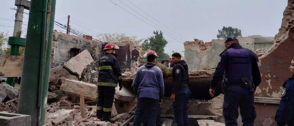 Se derrumbó una obra en construcción y buscan a un trabajador atrapado