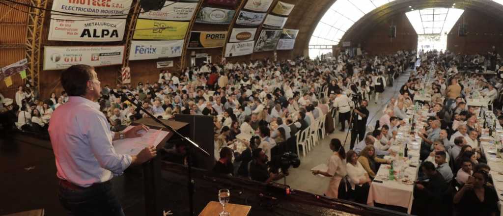 El gobernador Suarez le apuntó al "populismo" del gobierno nacional 