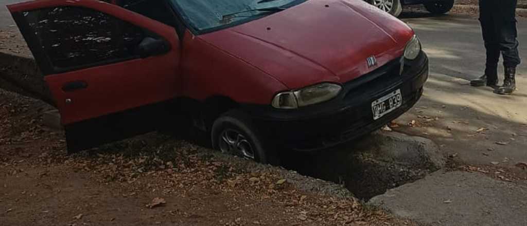 Dos parejas terminaron en una acequia tras cometer un asalto en Guaymallén