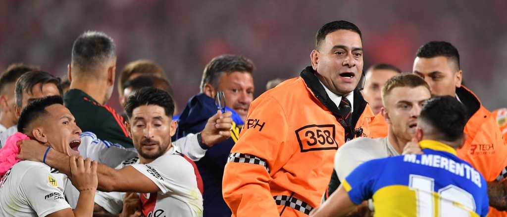 Videos: así fue el bochornoso final del clásico entre River y Boca