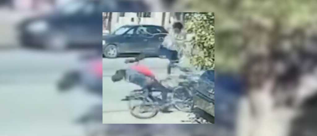 Video: patada voladora para frenar a un ladrón le que robó a un jubilado