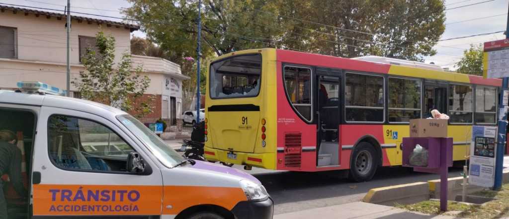 Choque en cadena de tres micros en Godoy Cruz