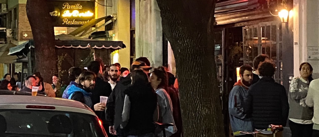 Qué hacían 90 personas dentro de un bar que fue clausurado