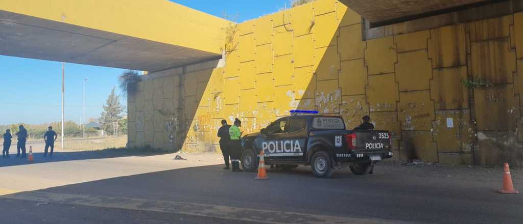 Murió un motociclista que cayó de un puente de la ruta 40 en Luján