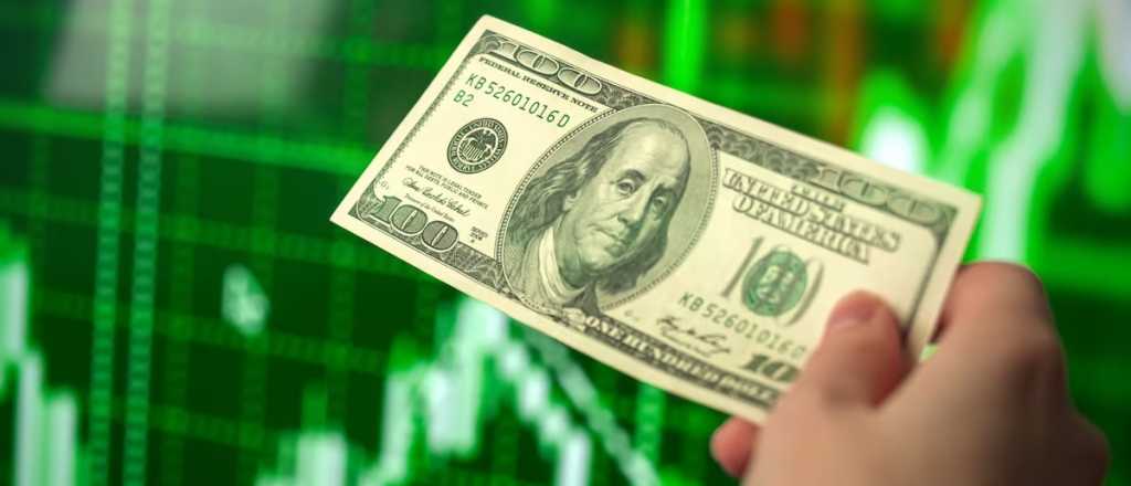 El dólar blue y los financieros cierran agosto con subas de hasta 43%