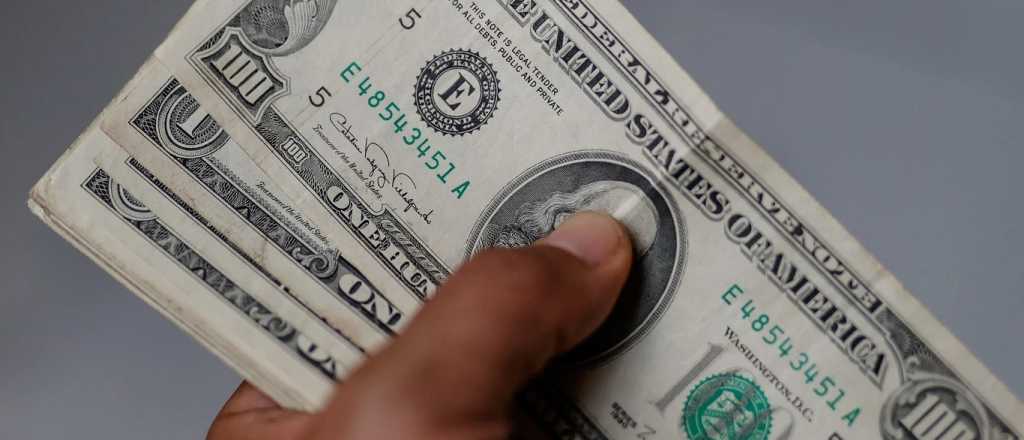 El dólar cerró sin cambios este lunes