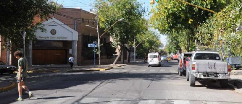 Dos interesados en reparar la red de cloacas y agua entre Capital y Godoy Cruz