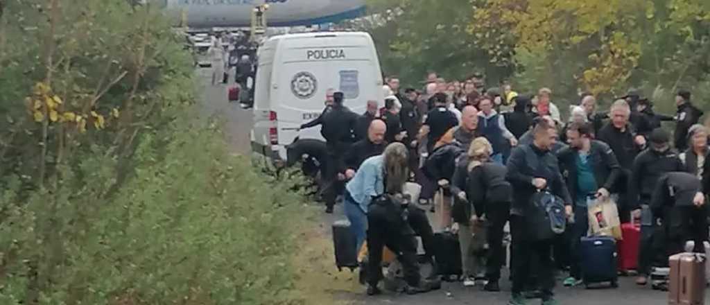 Por una amenaza de bomba, evacuaron un avión de Aerolíneas Argentinas