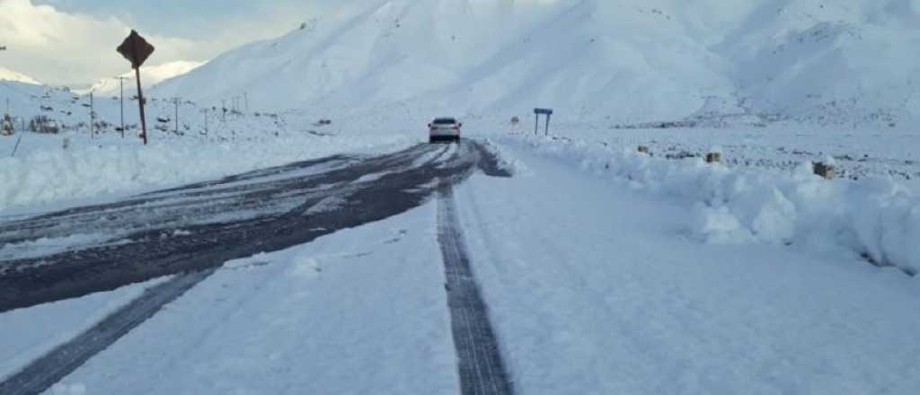 Así nevaba en Las Leñas en la madrugada de este lunes