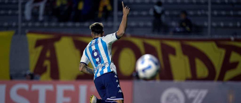 Racing ganó en Ecuador y acaricia la clasificación