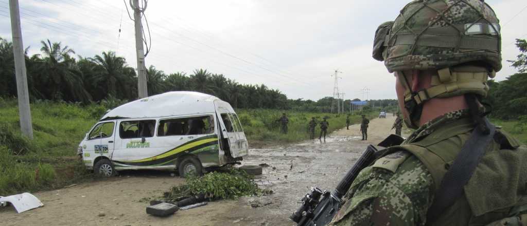 Video: una bomba mató a dos policías y a una civil en Colombia