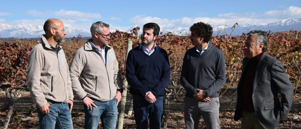 Cornejo visitó la Bodega Alandes de Maipú y Doña Paula de Luján